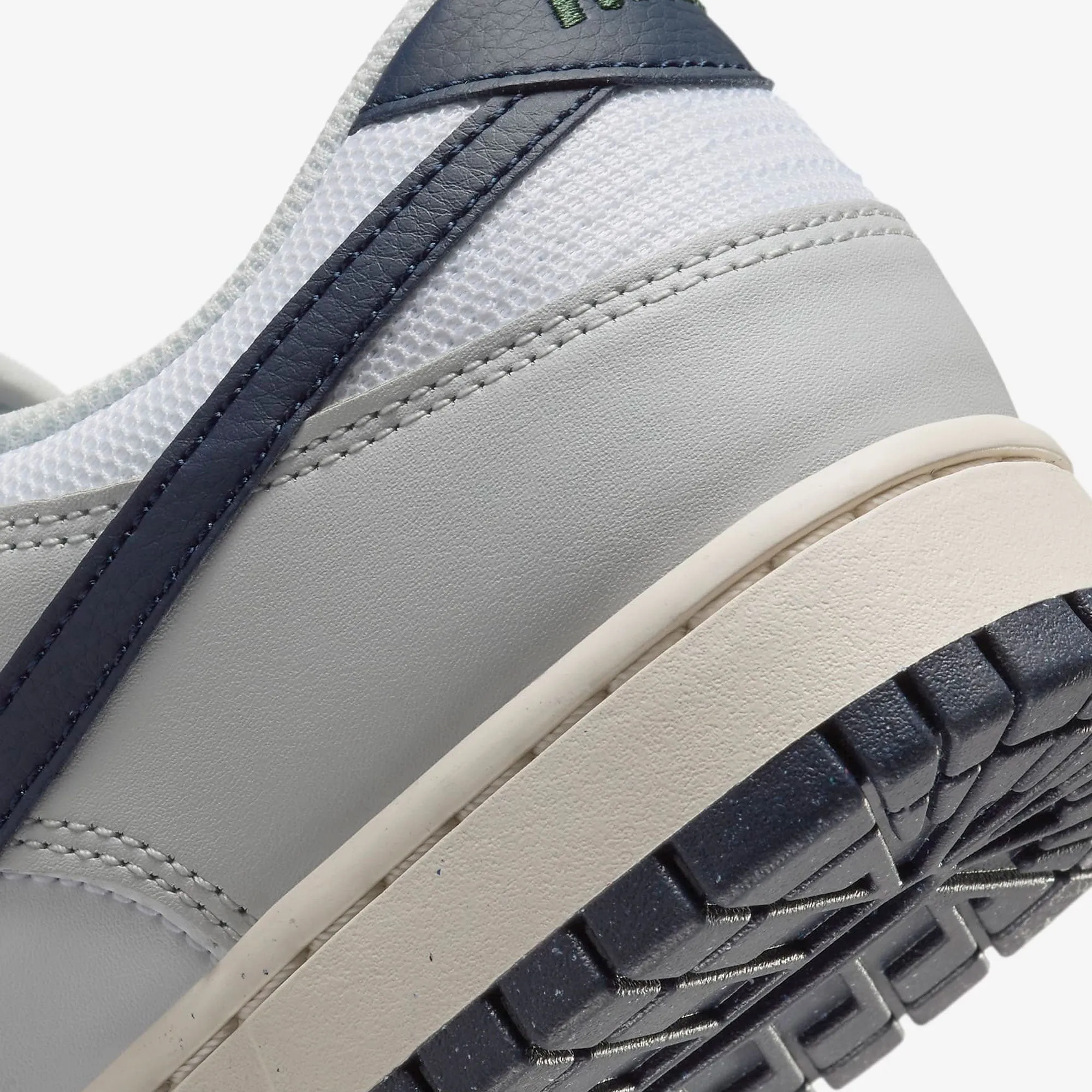 Nike | DUNK LOW  { PHOTON DUST/OBSIDIAN-WHITE-PHANTOM